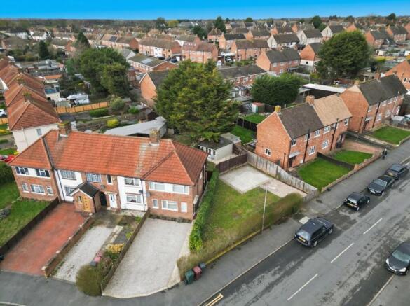3 bed property, in Blandford Road, £435,000