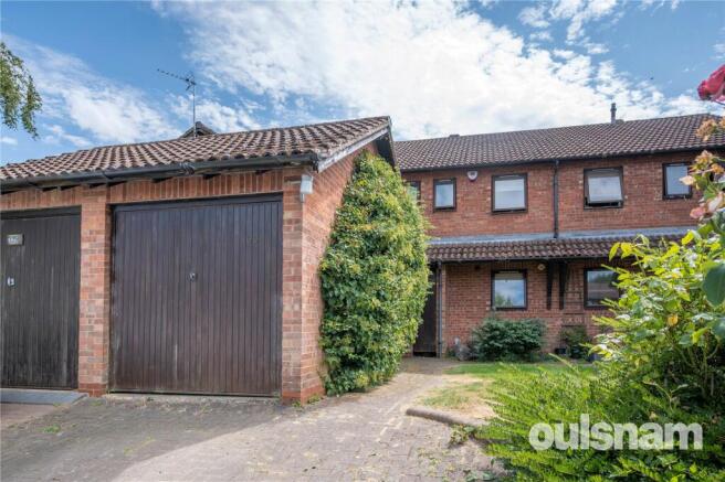 3 bed property, in Oak Farm Road, £345,000