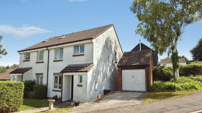 3 bed property, in Rosenheim Rise, £300,000