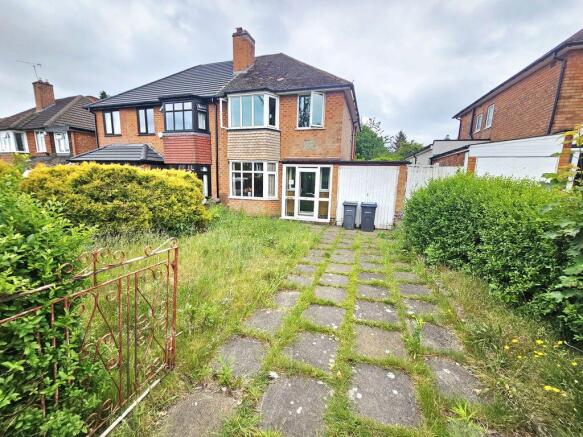 3 bed property, in Antrobus Road, £350,000
