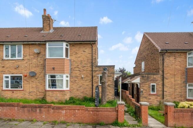 2 bed property, in Sefton Road, £90,000