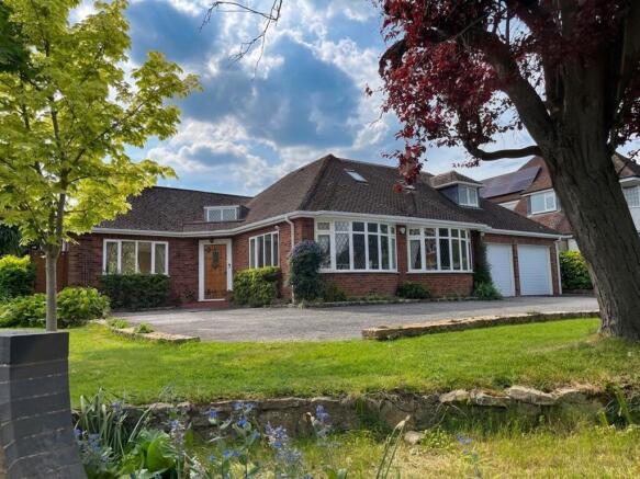 5 bed property, in Manor Road, £1,195,000
