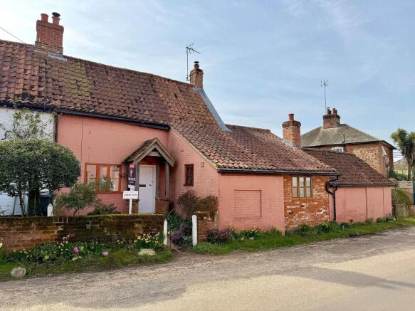 3 bed property, in The Street, £450,000