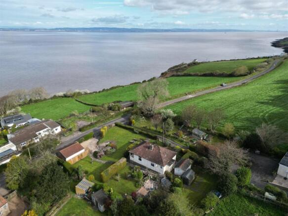 2 bed property, in Walton Down, £400,000
