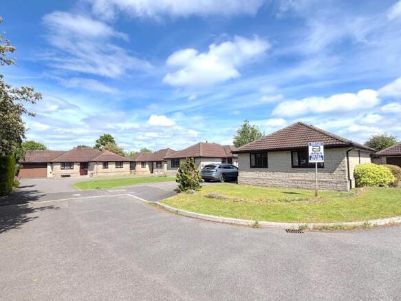 2 bed property, in Midsomer Norton, £300,000