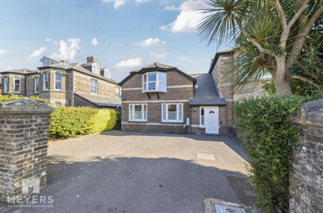 4 bed property, in Prince Of Wales Road, £425,000