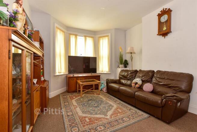 3 bed property, in Newcomen Road, £229,000