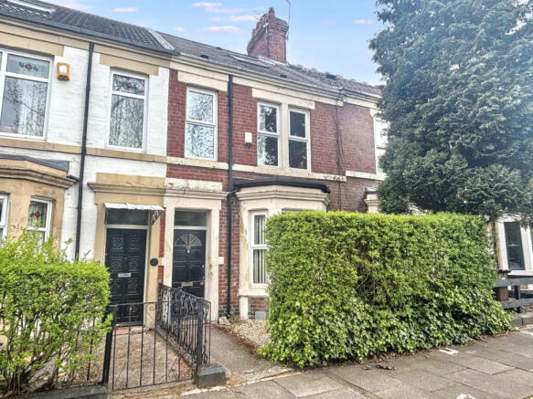 6 bed property, in First Avenue, £275,000