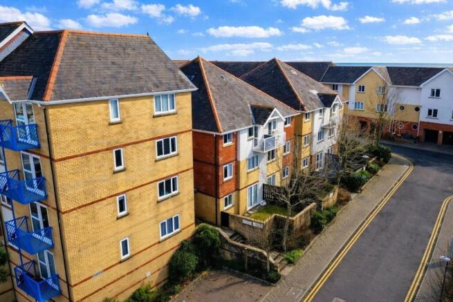 2 bed property, in Highmoor, £195,000