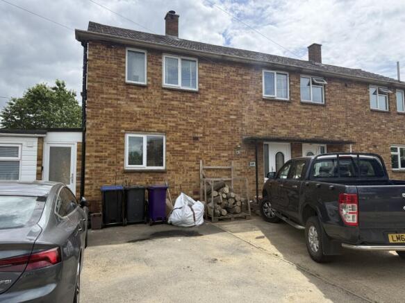 3 bed property, in Burford Way, £390,000