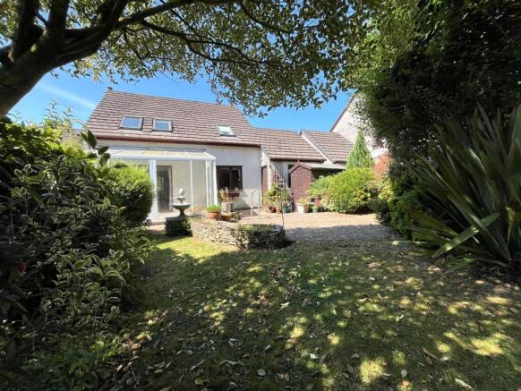 3 bed property, in Middle Dimson, £285,000