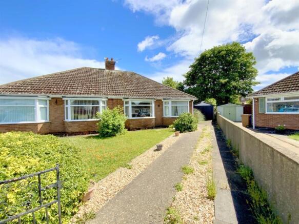2 bed property, in Halton Place, £140,000