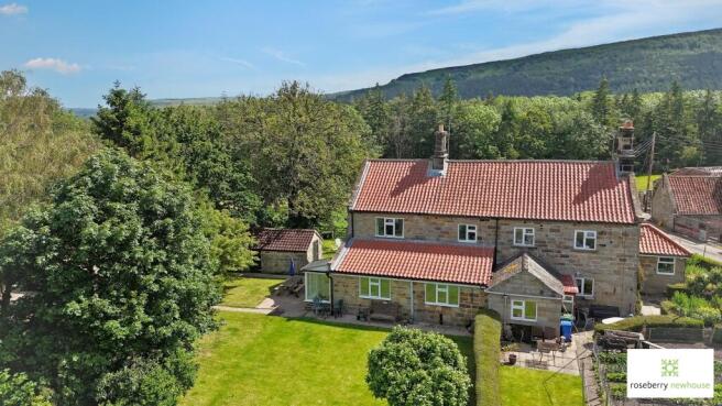 2 bed property, in Lambs Lane, £475,000
