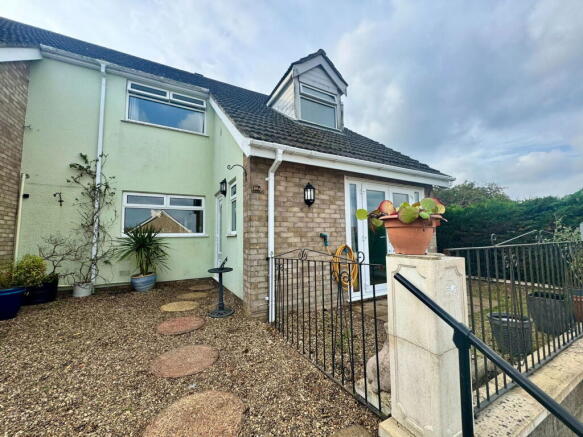 5 bed property, in Brick Kiln Avenue, £320,000