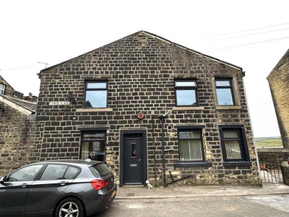 4 bed property, in Lower Slack, £170,000