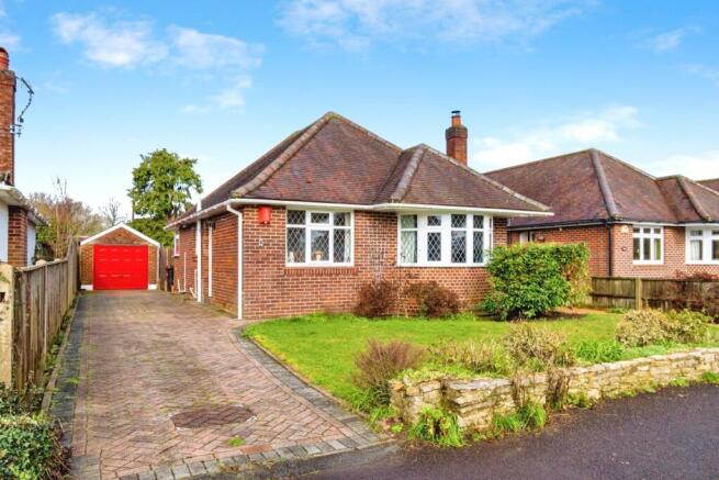 3 bed property, in Ashdene Road, £470,000