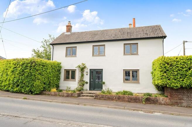 4 bed property, in Butt Street, £500,000