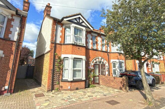 3 bed property, in Bushey Mill Lane, £550,000