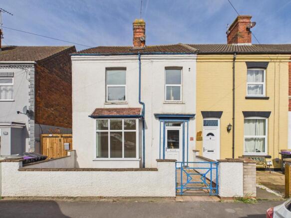 4 bed property, in 30 Alexandra Road, £165,000