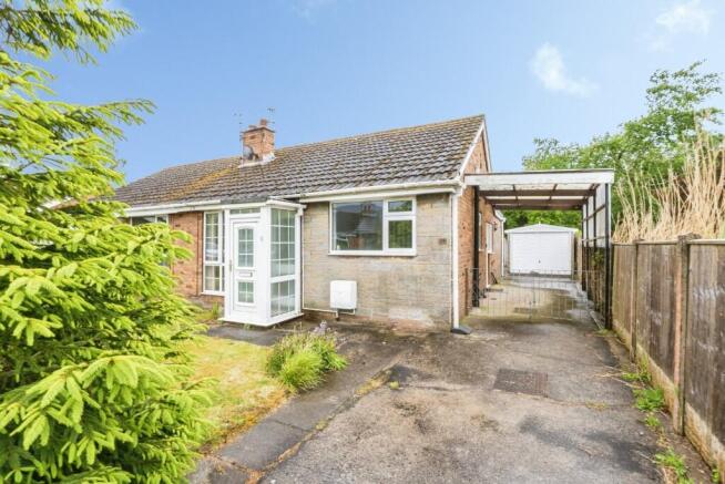 3 bed property, in Rosslyn Crescent, £175,000
