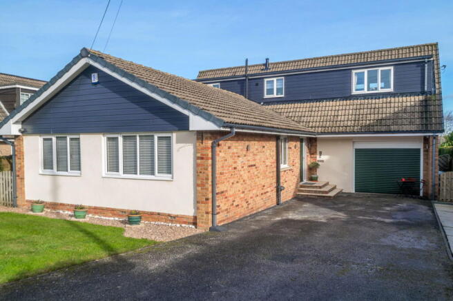 4 bed property, in Lea Drive, £550,000