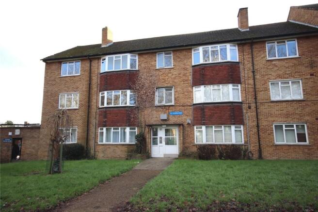 2 bed property, in Enfield Road, £300,000