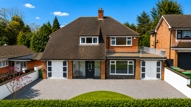 4 bed property, in The Oval, £705,000
