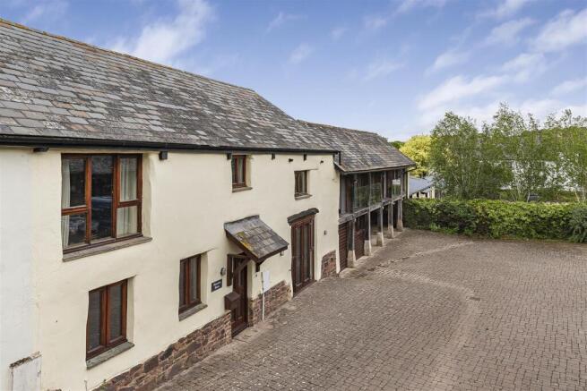 5 bed property, in Nymet Tracey, £575,000