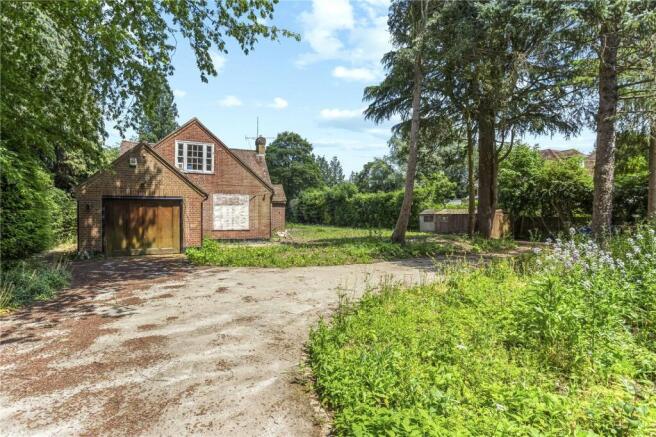 3 bed property, in Priory Close, £2,000,000