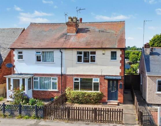 2 bed property, in Portland Road, £250,000