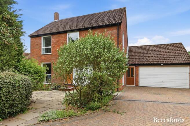4 bed property, in Ponds Road, £650,000
