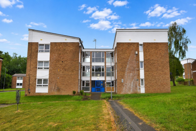 1 bed property, in Mitchell Close, £100,000