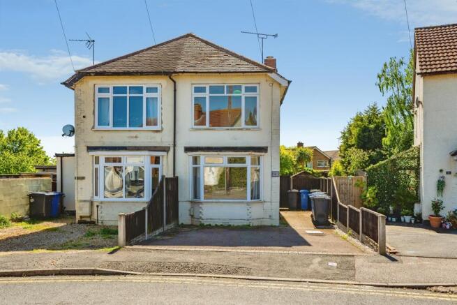 2 bed property, in Poplar Avenue, £190,000