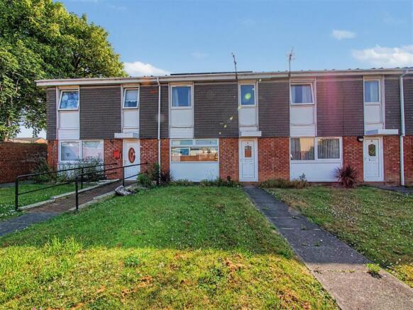 3 bed property, in Holly Court, £129,950
