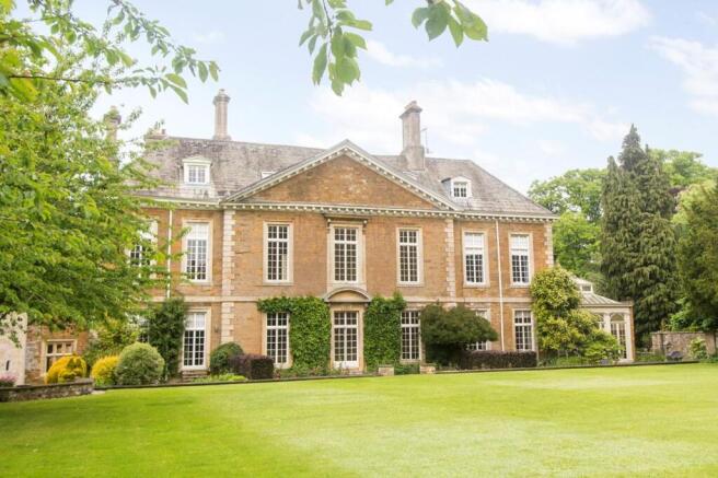 4 bed property, in Harborough Road, £575,000