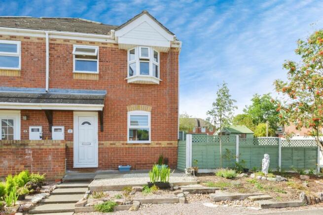1 bed property, in Peckleton Green, £170,000