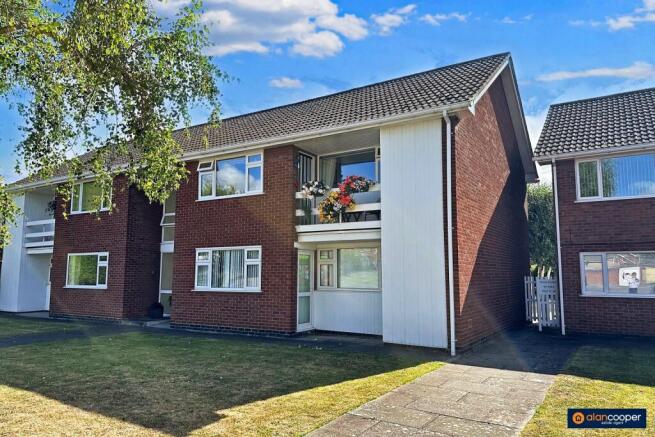 2 bed property, in Coniston Court, £171,600