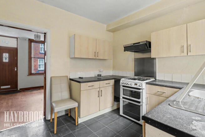 2 bed property, in Treswell Crescent, £95,000