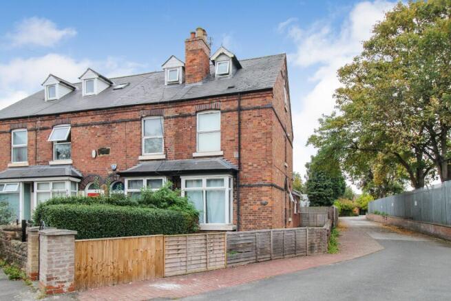 4 bed property, in 39 Dunkirk Road, £215,000