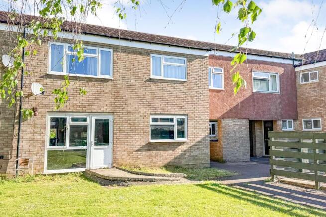 1 bed property, in Westcroft, £45,000