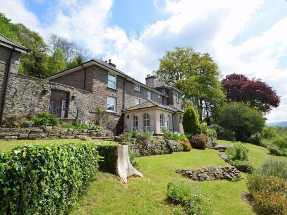 4 bed property, in Llansantffraed, £800,000