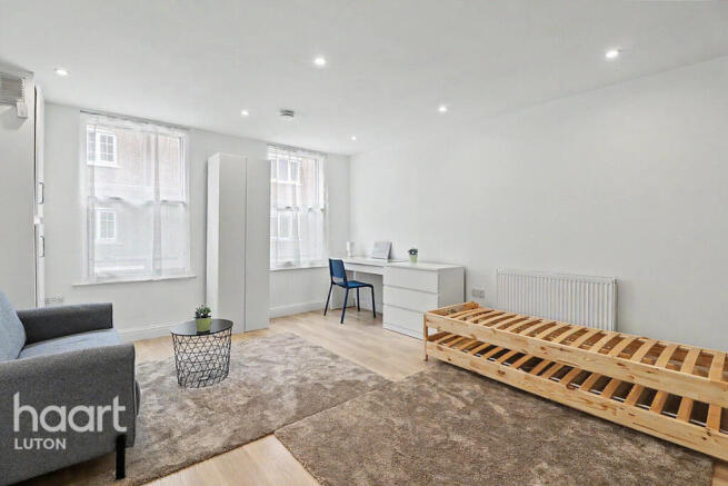 1 bed property, in John Street, £115,000
