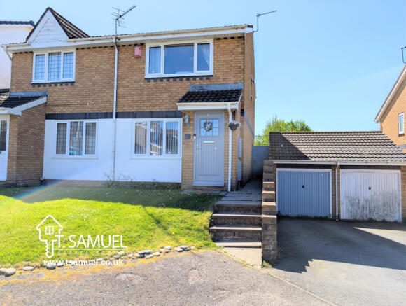 2 bed property, in Brynderwen, £210,000