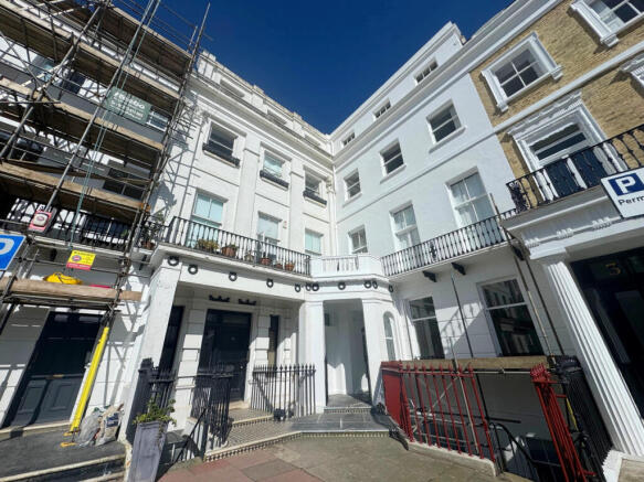 2 bed property, in Sussex Square, £550,000