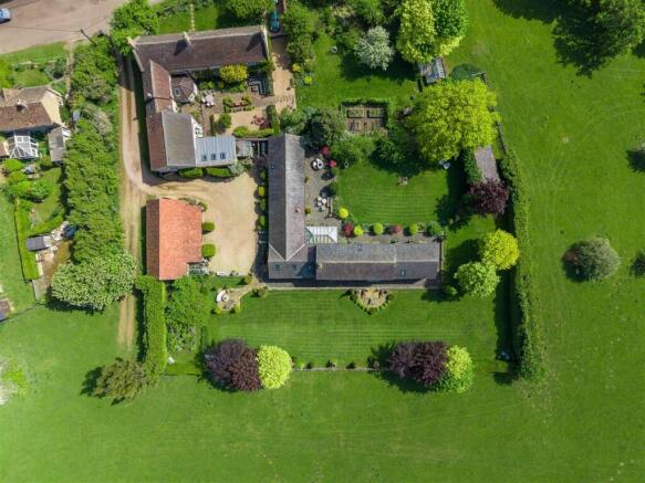 5 bed property, in Main Street, £1,150,000