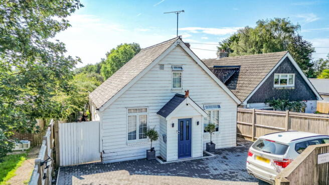 3 bed property, in Hartley Road, £425,000