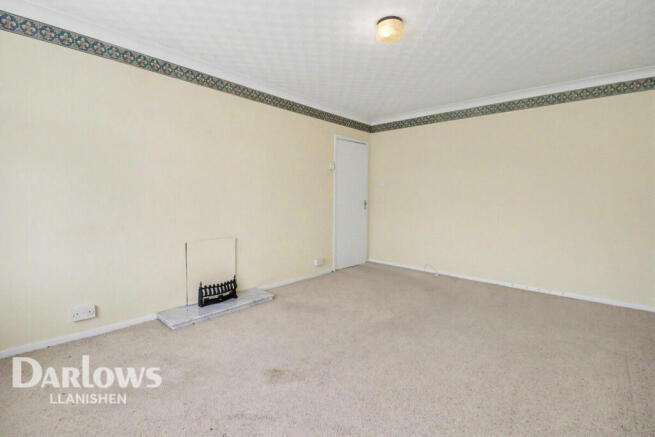 2 bed property, in Clos Hendre, £110,000