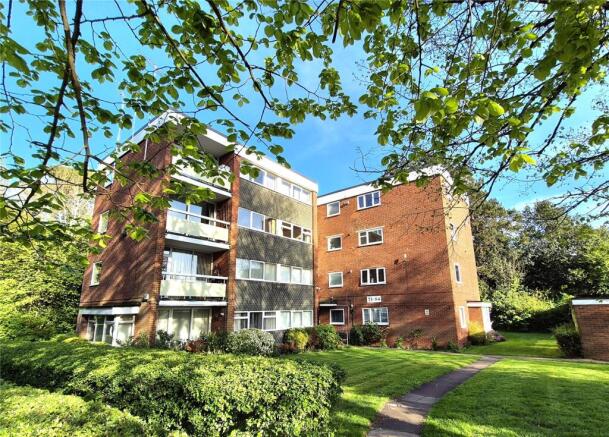 2 bed property, in Victoria Court, £115,000