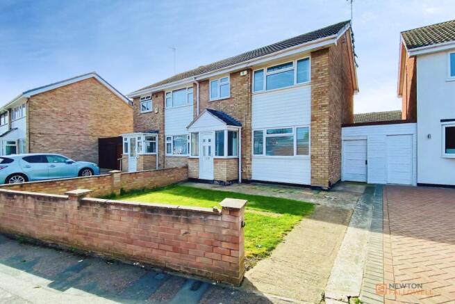 3 bed property, in Braemar Close, £325,000