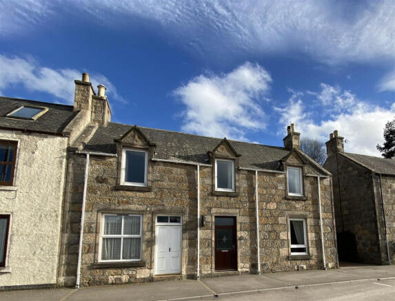 3 bed property, in High Street, £240,000